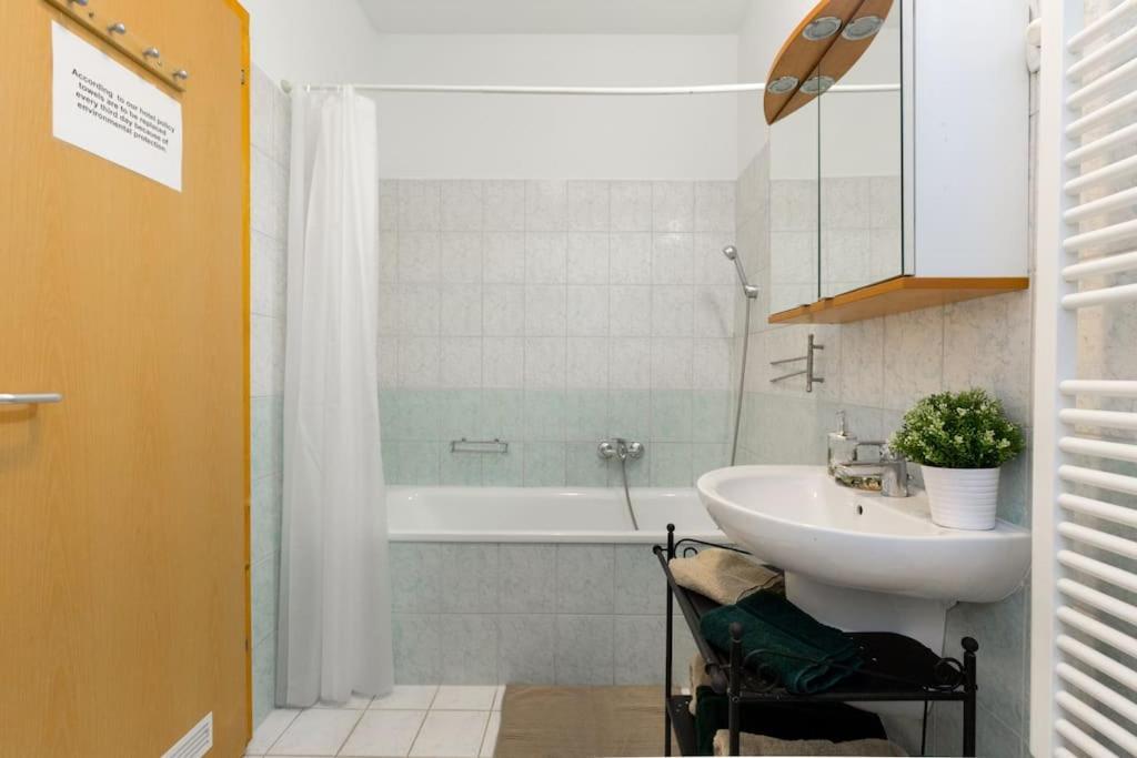 Acacia City Center Apartment Budapeste Exterior foto
